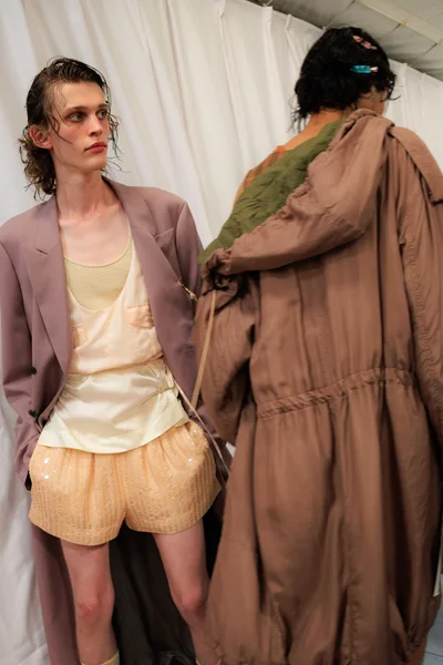 Look 1
